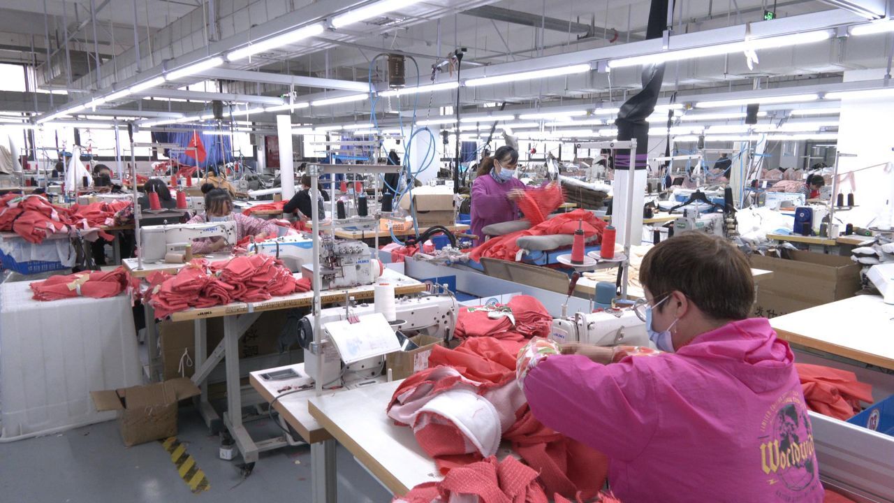 营山 家门口办服装厂，致富路上“穿新衣”